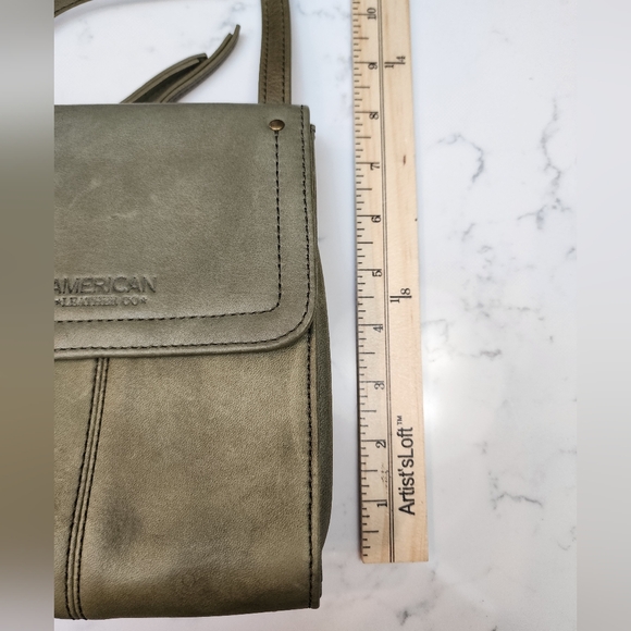 AMERICAN LEATHER CO Compact Leather Crossbody Bag in Sage. EUC - Picture 13 of 14